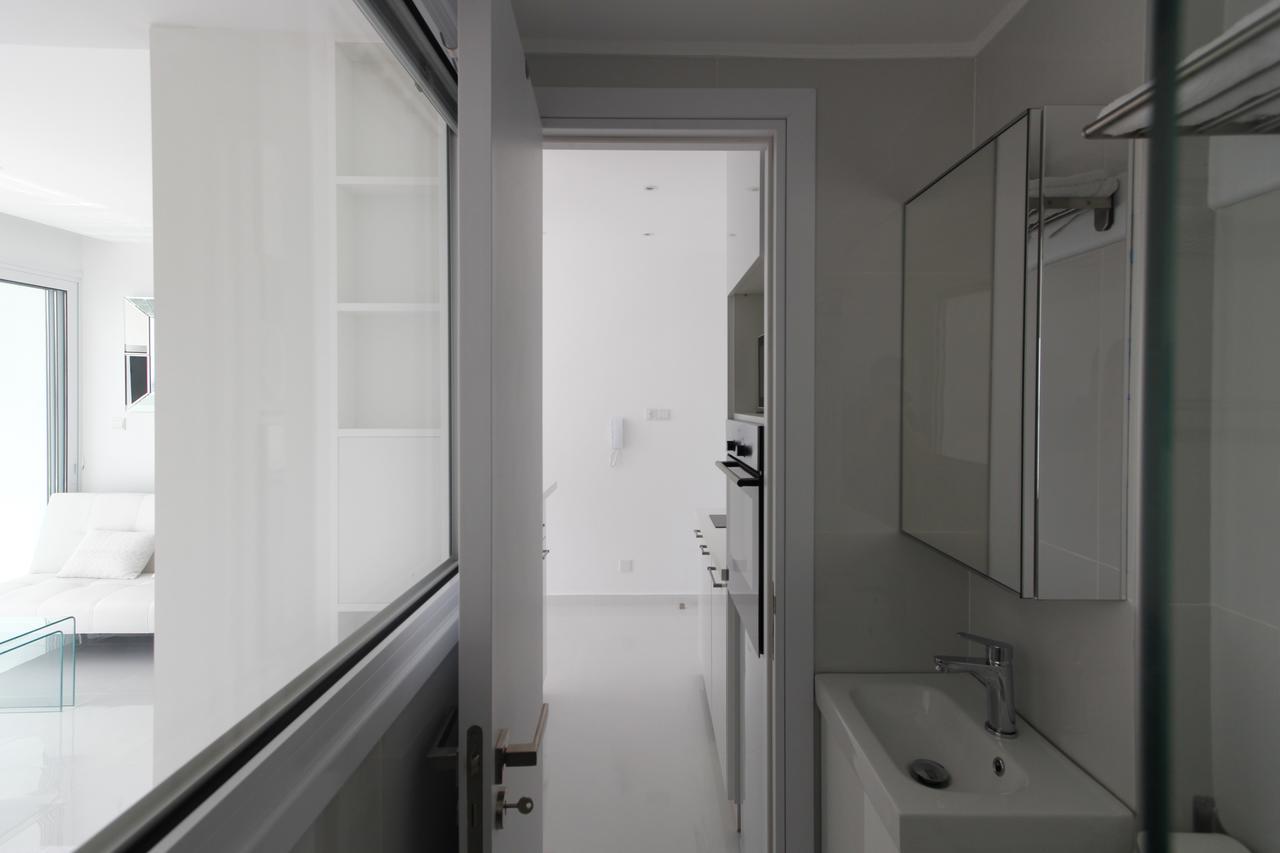 The White Pearl Suite - Beach Front City Centre With Sea View. Limassol Exterior photo